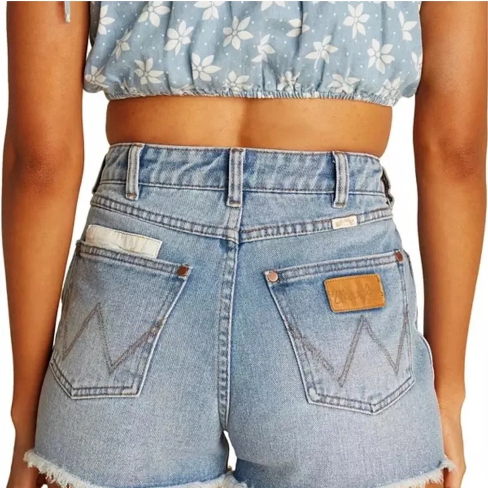 Billabong xWrangler denim shorts with patches - Picture 2 of 7